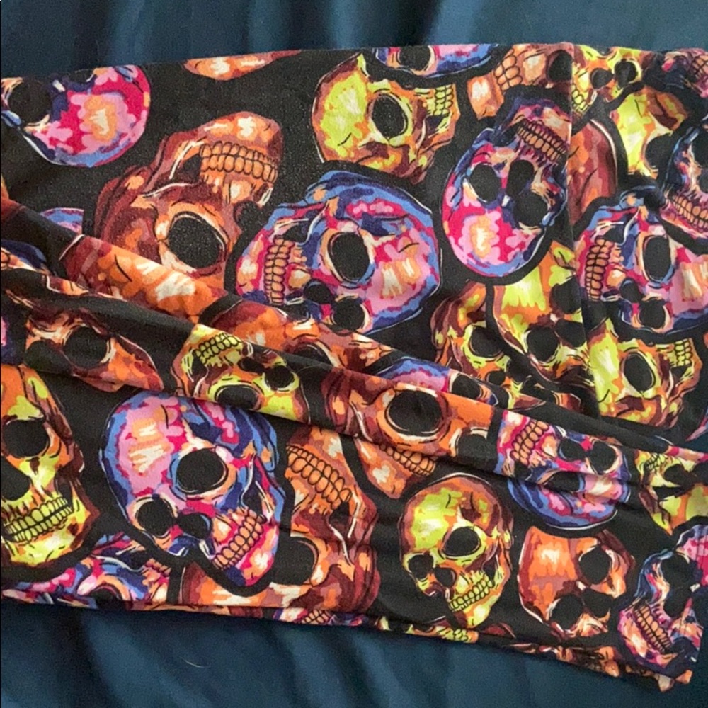 Never worn NWOT Skull TC LuLaRoe leggings.